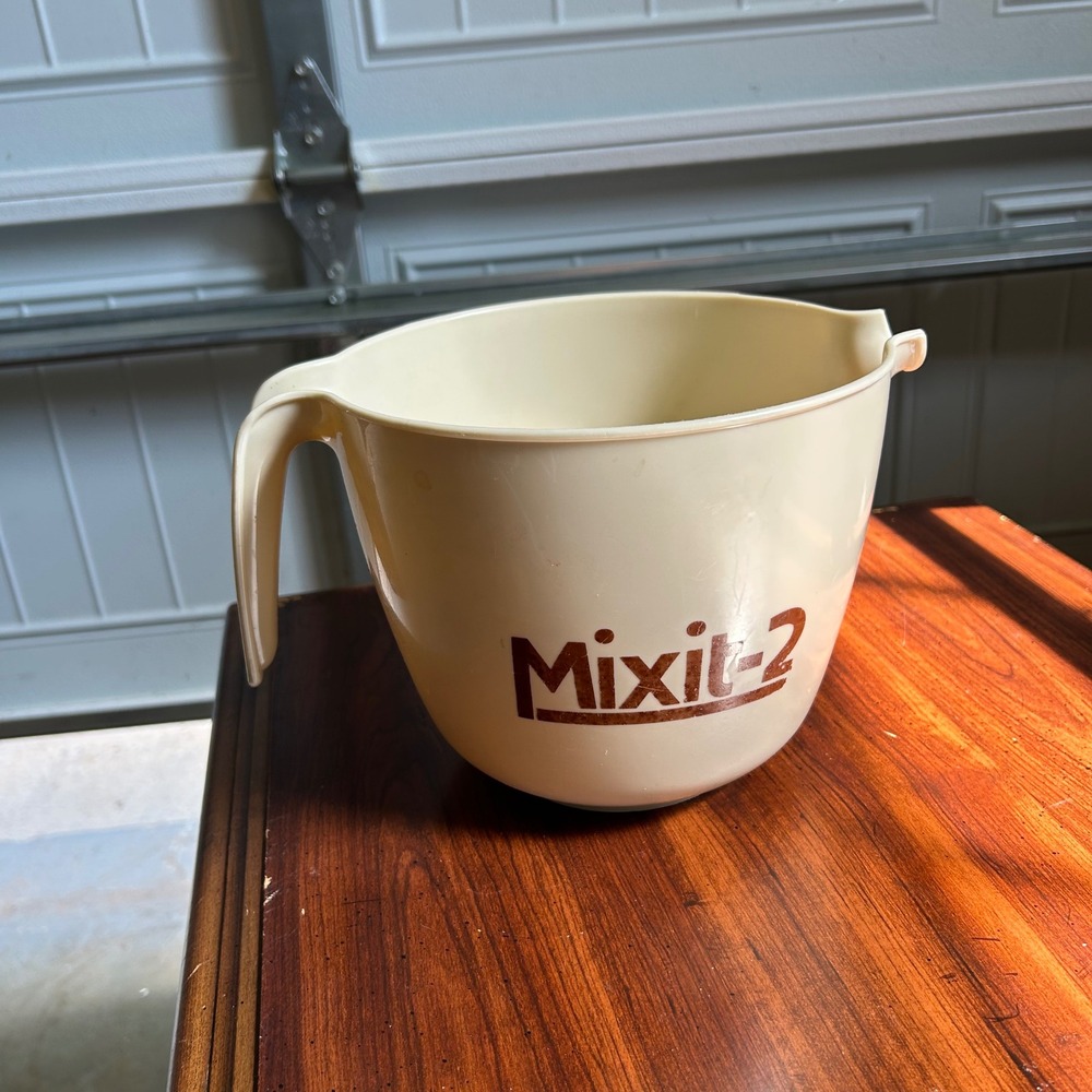 Mixit-2 Mixing Bowl Cream Vintage Plastic Pour Spout Handle MCM